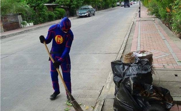 SUPERHERO