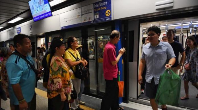 FREE MRT RIDES TO TOURIST HOTSPOTS CHINATOWN & GRAND PALACE