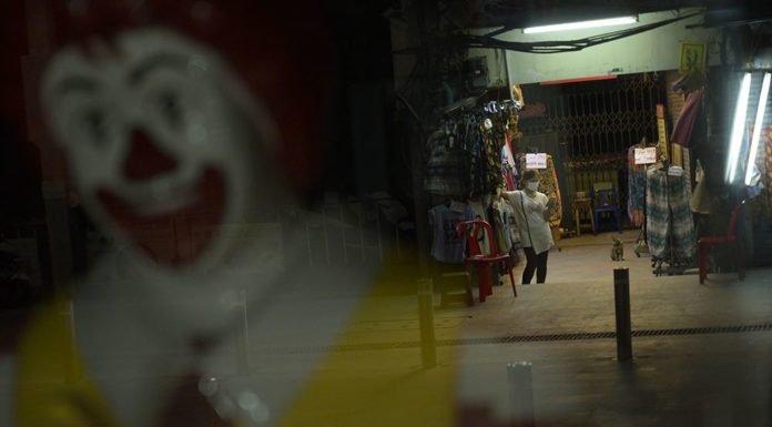 DARK KNIGHT: PHOTOS CAPTURE DEATH OF BANGKOK’S NIGHTLIFE IN PANDEMIC