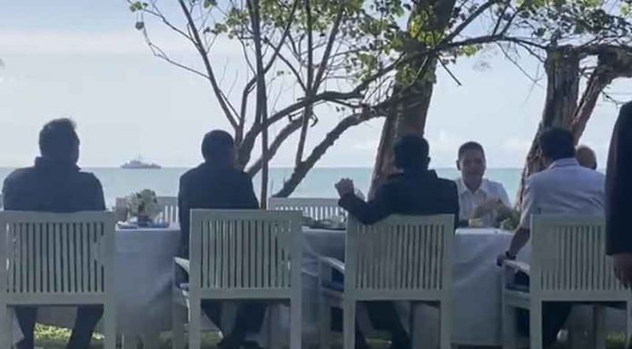 Thai PM and his cabinet pictured without masks in Phuket just before going to welcome foreign tourists