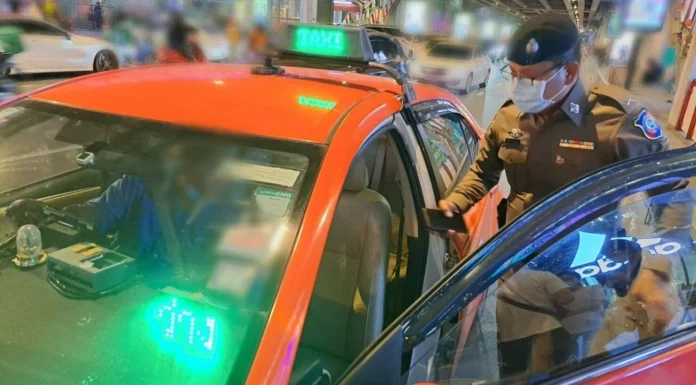 4 taxi drivers fined for overcharging and refusing service