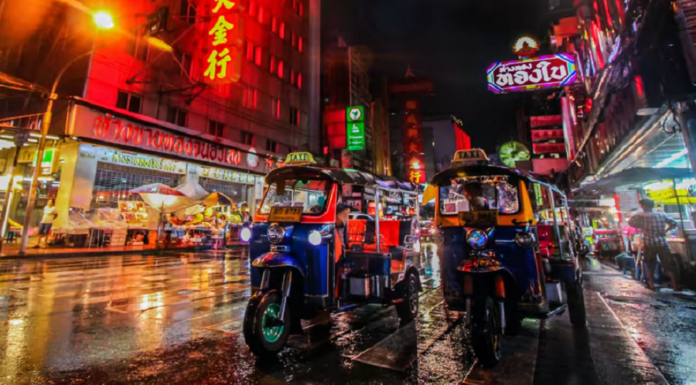 In Thailand, tuk-tuk apps spare tourists the hassle of haggling
