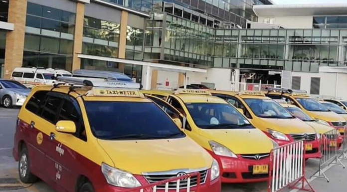 Ten taxi drivers arrested for “operating illegally” at Phuket Airport