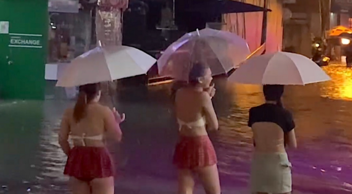 Roads under water and vehicles stranded in Pattaya after heavy rains overnight