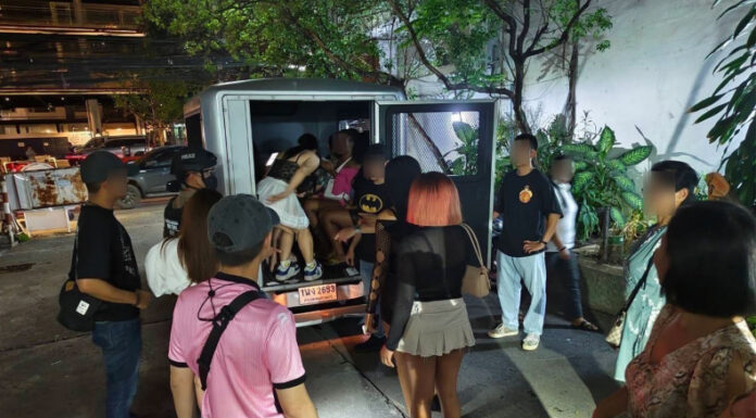 Foreign women arrested for soliciting on Soi Nana