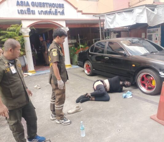 Foreign Man Shot After Allegedly Stabbing Bangkok Police Officer During Disturbance